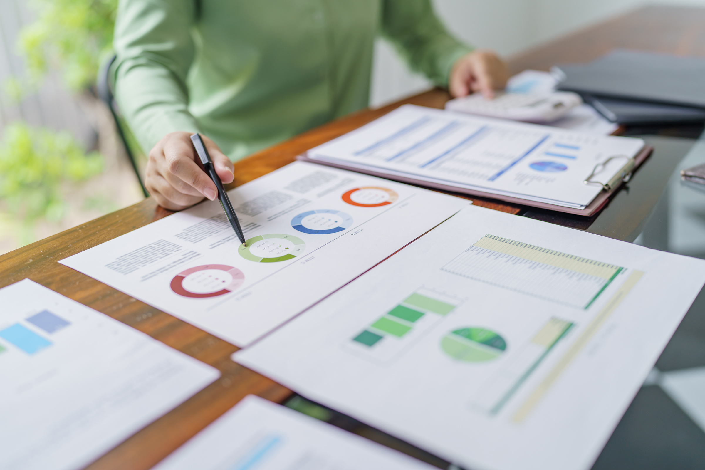 Business Woman Working in Green Eco Friendly Modern Working Spac